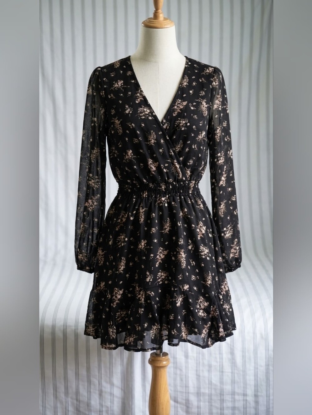 Women's Black Floral Long-Sleeve Wrap Dress